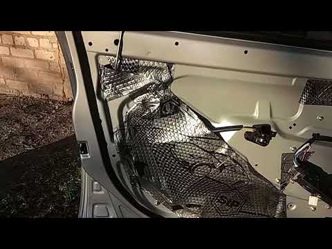 Видео: Lada Kalina Шумоизоляция дверей