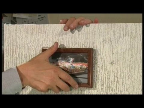 Видео: Как повесить фото на бетонную стену без сверления