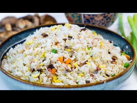 Видео: Самый известный рецепт жареного риса в Китае - Янчжоу Чаофан (Янчжоуский жареный рис)
