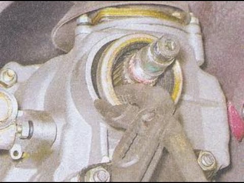 Видео: Замена сальника вторичного вала на КПП ВАЗ 2101-07.