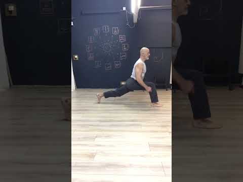 Видео: асна Змея. Йога для начинающих.