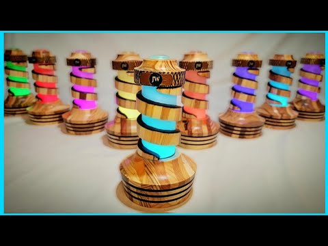 Видео: Делаем СЛИШКОМ МНОГО спиральных ночников || Деревообработка