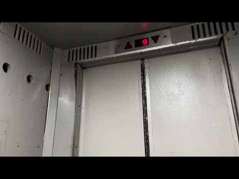 Видео: 🔥Дырки как у распашника |🩶Модер. пассажирский лифт КМЗ 1972 г. c табло | г. Москва, Палехская ул., 7