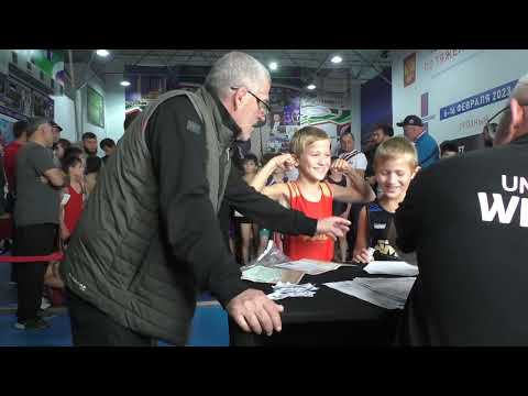 Видео: Взвешивание борцов в Грозном на турнире Кингдом.