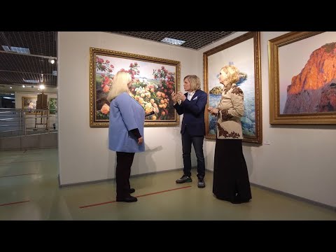 Видео: Художники Константин Мирошник и его супруга Наталия представили выставку «Блистающий мир»