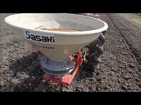 Видео: Сеем пшеницу разбрасывателем (РУМом)