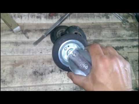 Видео: Делаем тележку для мотора часть 2