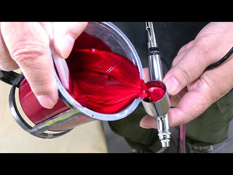 Видео: Как нарисовать пламя из конфетных хлопьев... Если профессиональный художник красит Harley-Davidson.