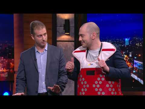 Видео: Шоуто на Николаос Цитиридис: Николаос на урок по таекуондо