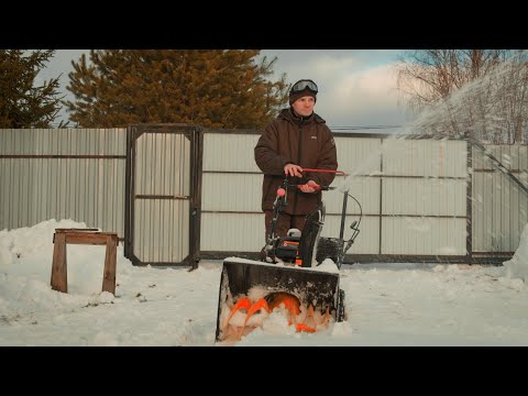 Видео: Снегоуборщик Champion ST 556 против мокрого снега