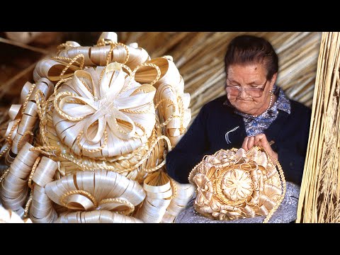 Видео: Элегантные шапки для деревенских женщин из ржи. Защита от солнца в вашей работе