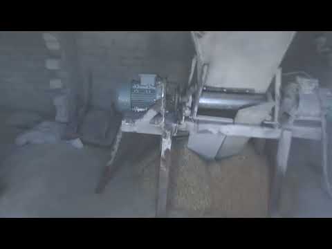 Видео: Замена электродвигателя на зерноплющилке.