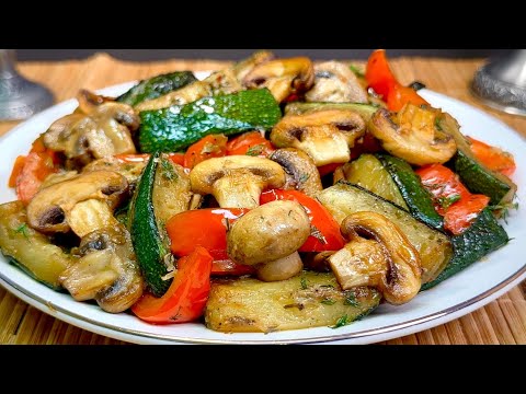 Видео: Кабачки с грибами и перцем! Невероятно вкусная закуска на сковороде!