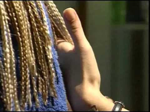 Видео: Плетение африканских косичек видео урок часть 3