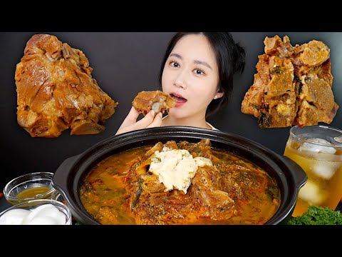 Видео: МУКБАНГ Тушеная Свиная Кость😋 *Корейская Еда Gamja-tang | Real Sound MUKBANG | АСМР | EATING SHOW