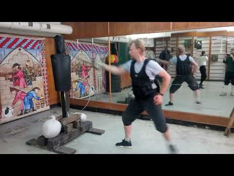 Видео: Тяжёлая сабля, прямые и мулинетные удары. Силуэт. База