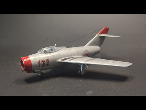 Видео: МиГ-15 Николая Сутягина "Звезда" 1/72 (Первый. Реактивный. Советский.) - Сборная модель