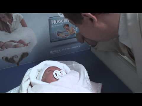 Видео: Выписка из роддома №4 г.Новосибирска малышки Настеньки.