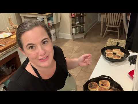 Видео: Английские маффины с нуля в нашей хлебопечке. Мягкий и идеальный рецепт.