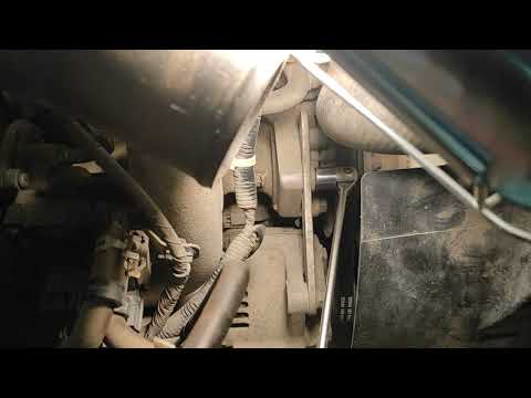 Видео: Регулировка натяжки ремня на SUZUKI JIMNY (М13)