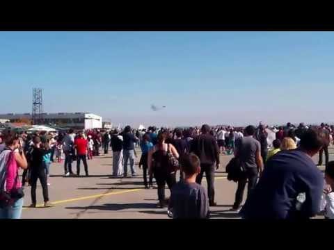 Видео: Миг-29 управляван от Ген. Радев /Авиошоу 2014, летище София/