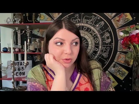 Видео: Загадайте человека и узнайте всю правду. Таро Юлия Петрова Прямые Эфиры