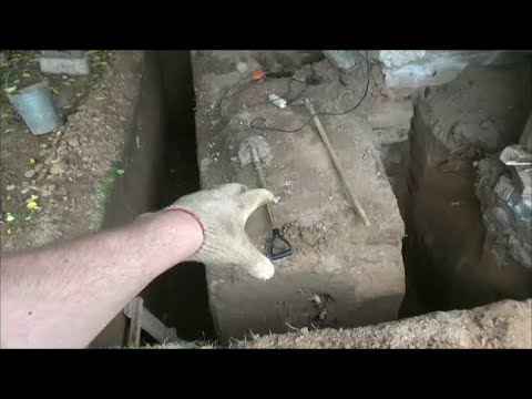 Видео: Копаю вход в подвал