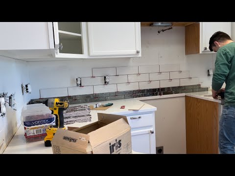 Видео: Как кладут плитку на кухне в Америке. Ремонт подходит к концу. Наконец-то!!!😊