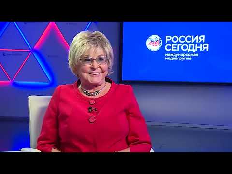 Видео: Со мной все время боролись! Ангелина Вовк о "Песне года", молодых поклонниках и чешском муже