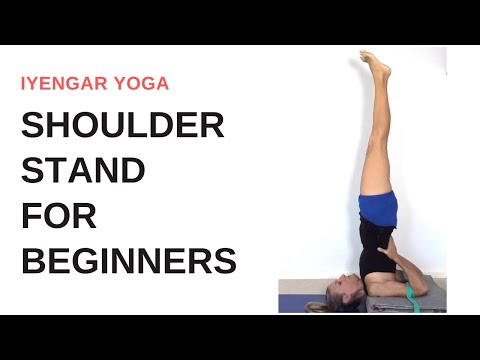 Видео: Как делать СТОЙКУ НА ПЛЕЧАХ для НАЧИНАЮЩИХ | Йога Айенгара | шаг за шагом