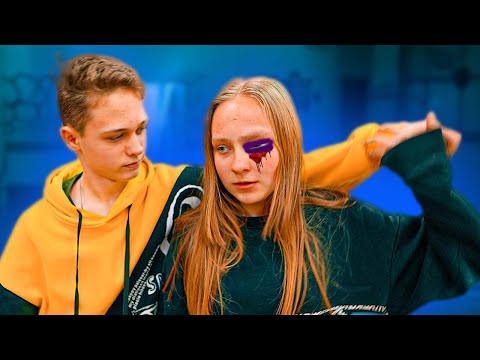 Видео: НИКИТА ИЗБИЛ ВИОЛЕТТУ!! Бьёт значит любит?  (Крутые детки) Cool Kids