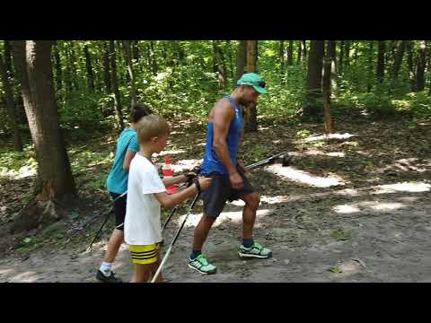 Видео: Имитация классического лыжного хода с Алексеем Петуховым.