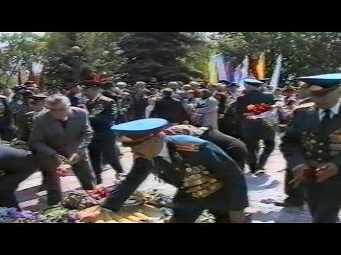 Видео: АРХІВ 1999 РОКУ: ЛУБНИ СВЯТКУЮТЬ ДЕНЬ ПЕРЕМОГИ
