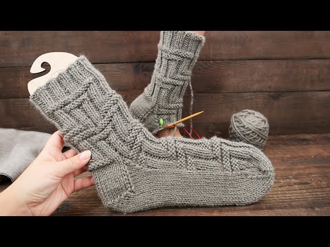 Видео: Носочки «Для него» спицами 🧦
