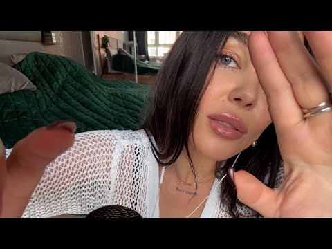 Видео: АСМР массаж в перчатках /тэппинг по камере / неразборчивый шепот 💤