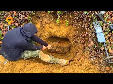 Видео: НАШЁЛ КЛАД ЗОЛОТА И СЕРЕБРА С СДАЛ В МУЗЕЙ !!!