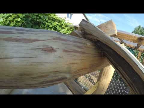 Видео: Беседка из кругляка. ч.3 Стропила. Сборка стропильной системы на земле.