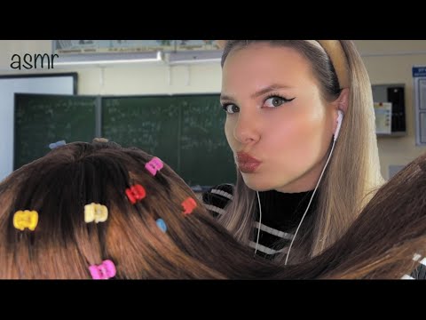 Видео: АСМР ОДНОКЛАССНИЦА КОПАЕТСЯ В ТВОИХ ВОЛОСАХ 💆🏼‍♀️💕