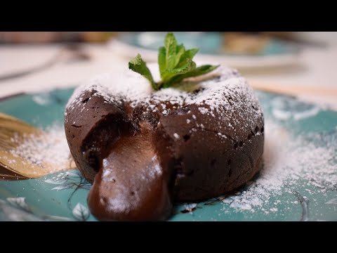Видео: Шоколадный Фондан / Супер шоколадный десерт за пару минут!
