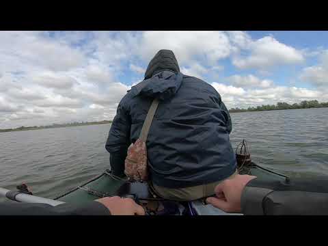Видео: Разведка новых мест. Ловля судака с лодки