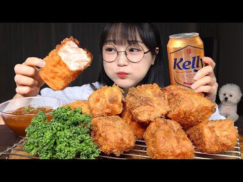 Видео: Хрустящий жареный лосось и холодное пиво | Mukbang ASMR