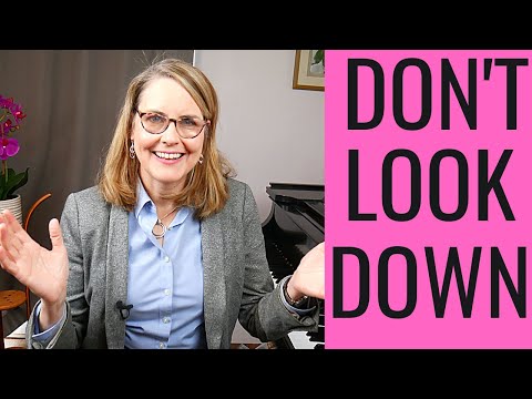 Видео: Взгляд в сторону МУЗЫКИ: как играть на пианино, не глядя вниз 🎹