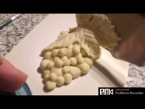 Видео: Виноградная гроздь из соленого теста