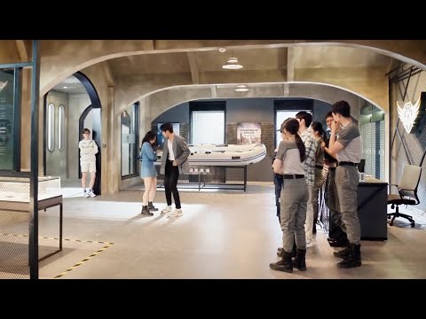 Видео: Любовница приставала к мужу прилюдно, а жена стояла за их спиной, и слово ее прогоняло