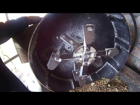 Видео: Обзор самодельной зернодробилки высокой производительности.