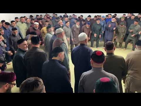 Видео: Зикар Саламбек  Мохьмад-Эми Имран Абдула Ахмат-Юрт Хьасайн х1усмехь. (04.11.2025)