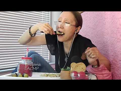 Видео: Мукбанг 먹방 на балконе КАРТОШКА С МЯСОМ хрумкаю и соленый огурец soft spoken асмр итинг каменты