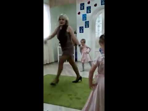 Видео: воспитатель детского сада в образе, ржака))))