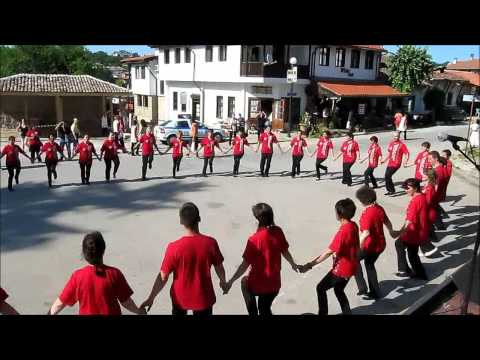 Видео: Насред мегдана в Арбанаси - 09.06.2012г.