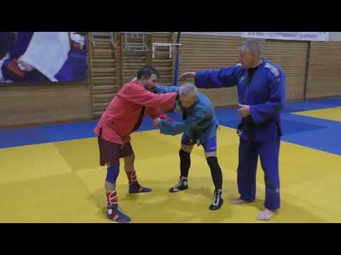 Видео: Дмитрий Завадский, МС СССР по самбо- бросок "Вертолёт" от косого захвата.